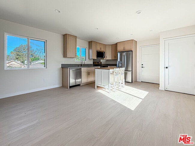 Photo - 2617 Veteran Ave