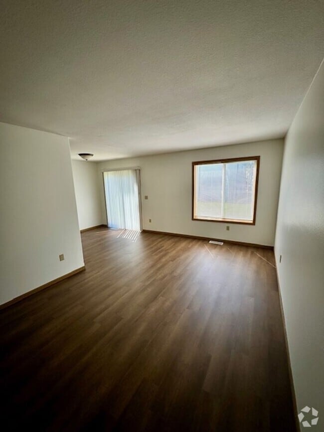 Building Photo - 3 Bedroom 1.5 Bathroom 4plex Rental