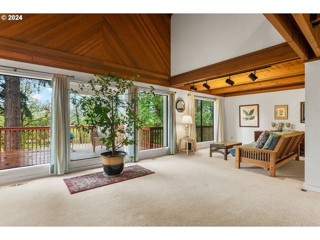 Photo - Amazing Furnished 4 bedroom home