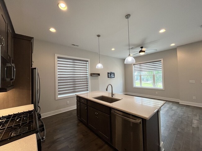 Photo - 2/2.5 - MODERN TOWNHOME IN THE NATIONS
