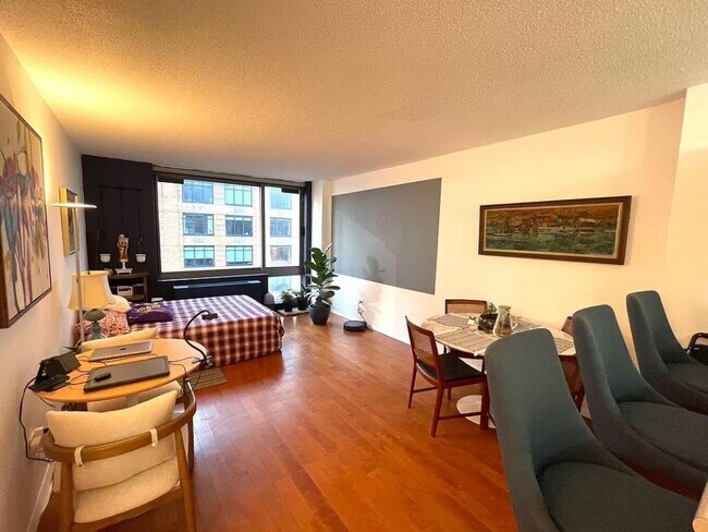 2 S End Ave Unit 8J