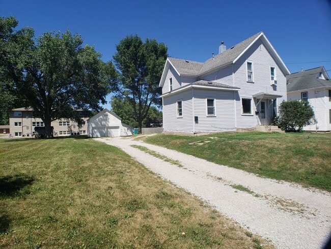 Photo - Cozy 2 Bedroom 1 bath Upstairs with Garage