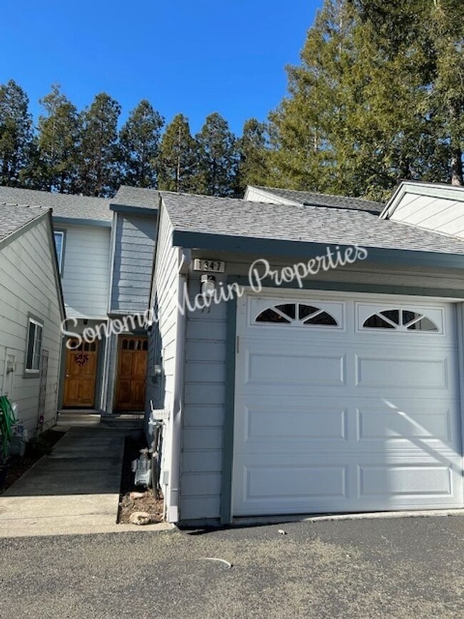 Updated 2-Bedroom, 1.5-Bath Townhouse in S... - Updated 2-Bedroom, 1.5-Bath Townhouse in S...