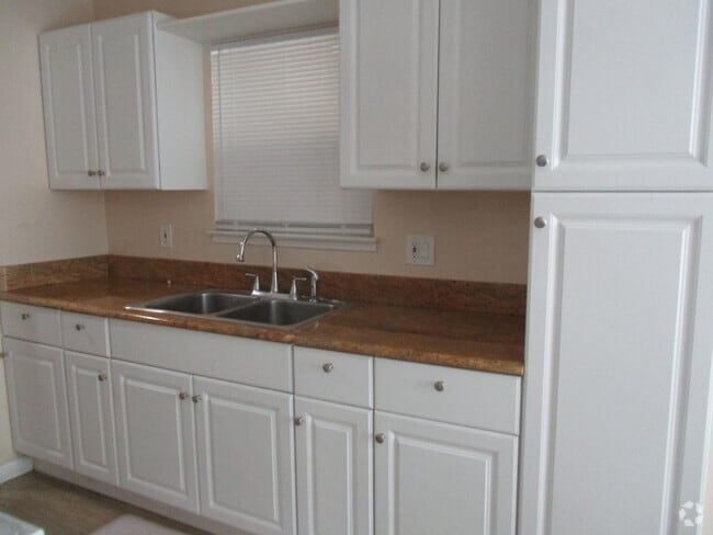 Building Photo - 8158 Kelton Dr Rental