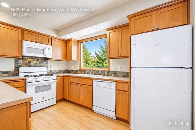 Photo - 5629 Fauntleroy Wy SW