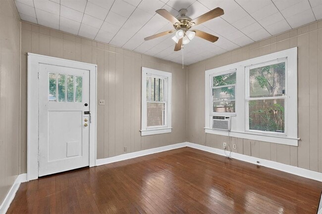 Photo - 4211 Avenue B