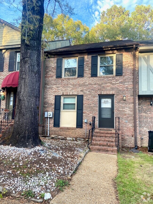 Building Photo - 205 Old Rocky Ridge Ln Rental