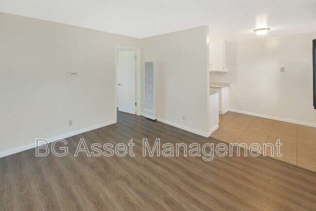 Building Photo - 1333 Market Ave Unit 1