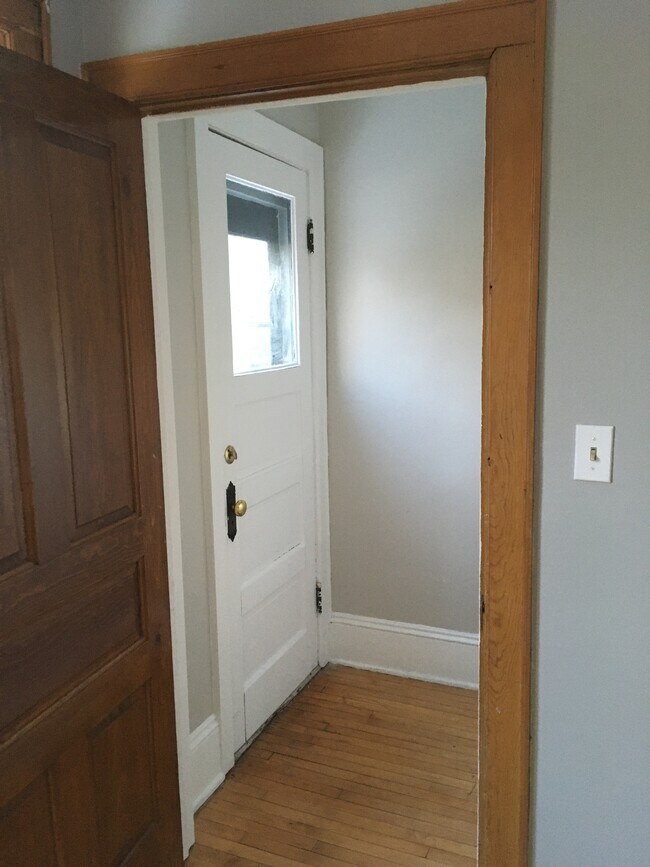 door to front balcony - 822 E Auer Ave