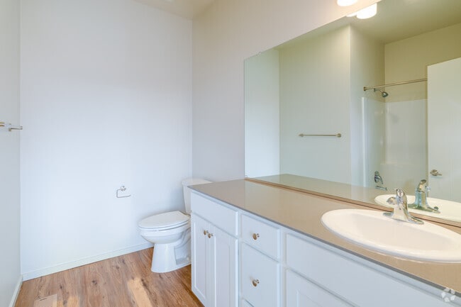 3BR, 3BA - 1495SF - Second Bathroom