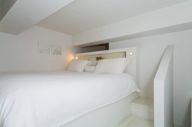 Photo - 310 E 46th St