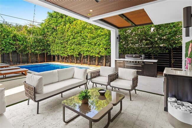 Photo - 550 NW 42nd St