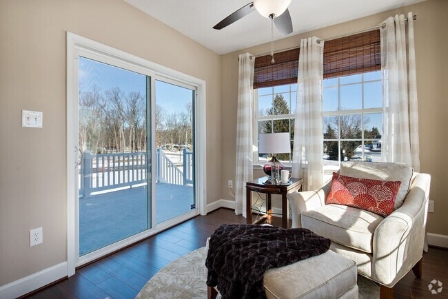 Building Photo - Luxury Townhomes!