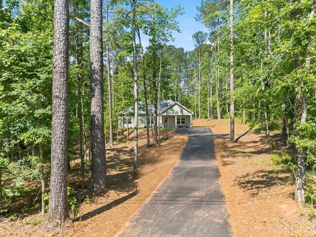 Building Photo - 183 Crooked Creek Bay Rd SE