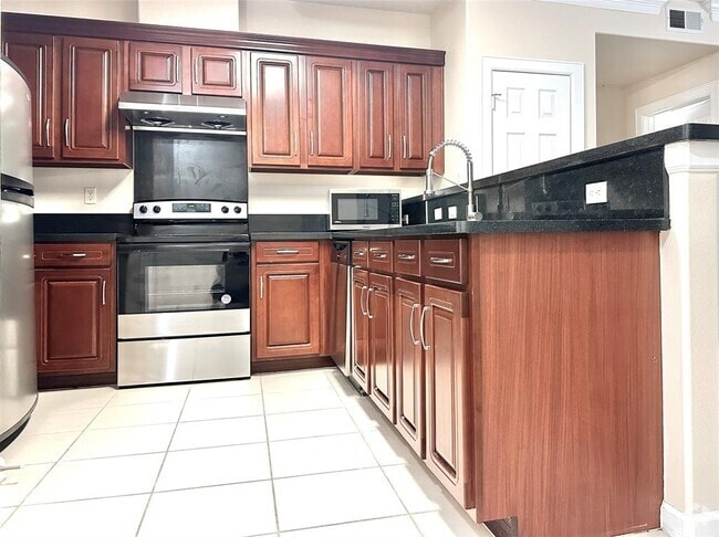 Building Photo - 6611 W Sam Houston Pkwy S Unit 2C Rental