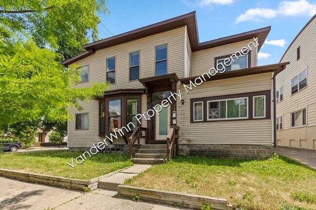 Building Photo - 740 Kellogg St SE Rental