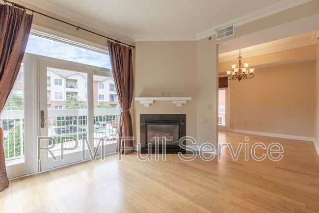 Building Photo - 110 31st Ave N Unit 207