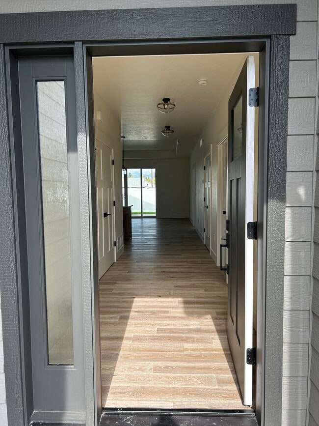 Photo - Gorgeous Custom Condo in Hamilton