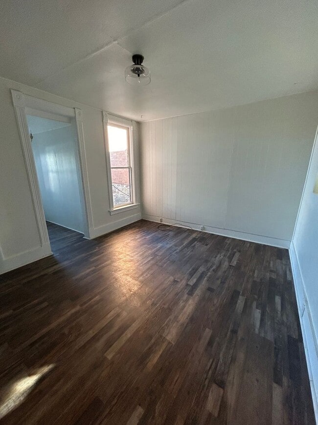 Photo - 854 S Main St