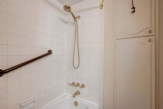 Photo - 478 N Post Oak Ln Unit True