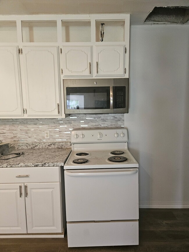 Photo - 718 N 18th St Apartments Unit 3