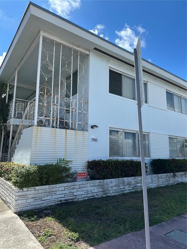 Building Photo - 790 81st St Unit 3