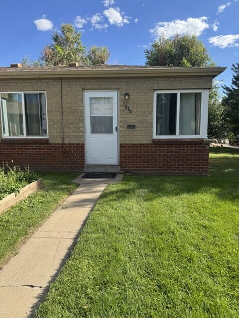 Building Photo - "Charming 1-Bed Urban Retreat in Denver's Heart - 575 Sq Ft of Cozy Living!"