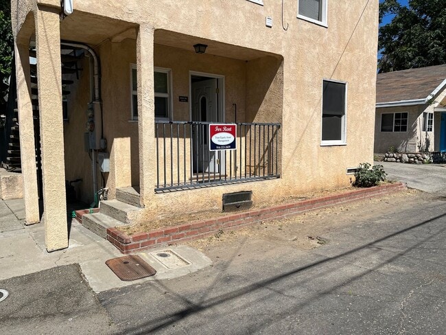 Building Photo - Charming first floor Unit Patricia Christie Rental