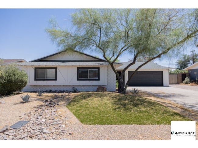 Photo - Stunning 3/2 Scottsdale House with Pool, Den, and Bonus Studio!