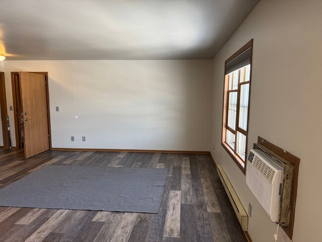 Building Photo - Iowa Ave Unit 11