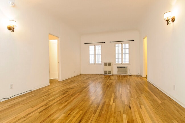 Photo - 140 Roxbury Dr Unit 8