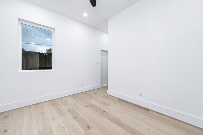 Photo - 319 N Nagle St