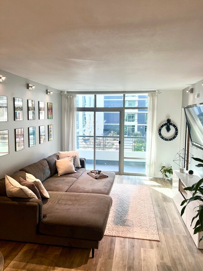 425 W Beech Unit 336