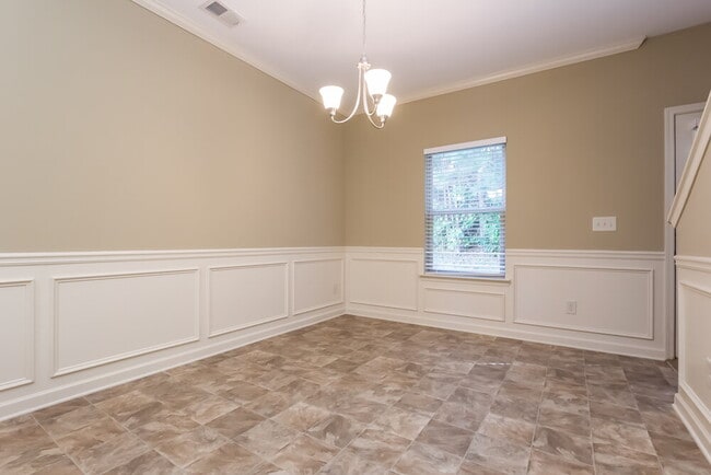 Photo - 335 Holbrook Dr