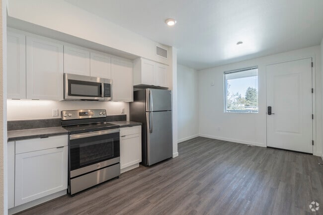 1BR, 1BA - 499 SF - Kitchen