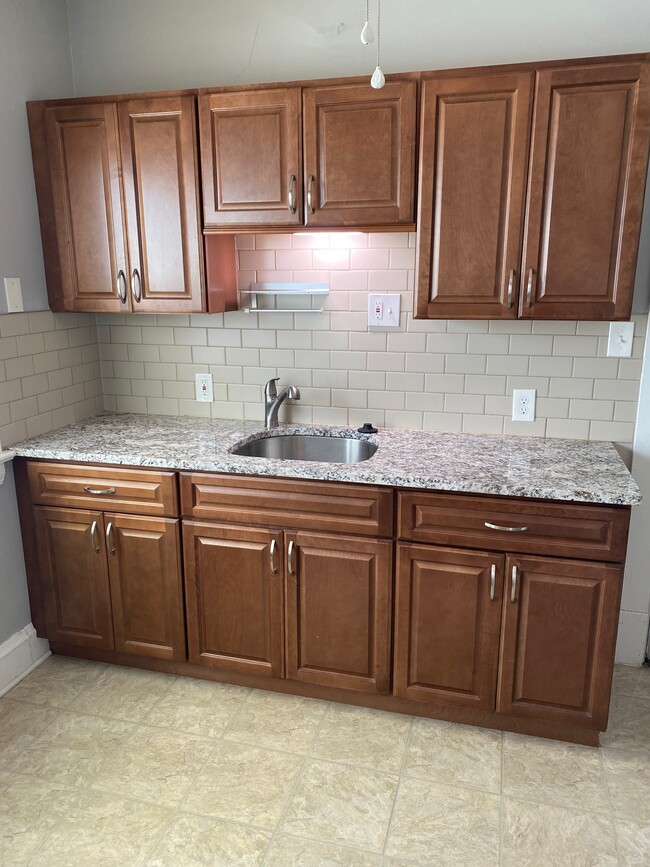Photo - 1280 Mathews Ave