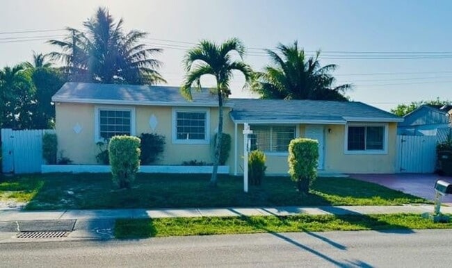 Photo - 1451 SW 46th Ave