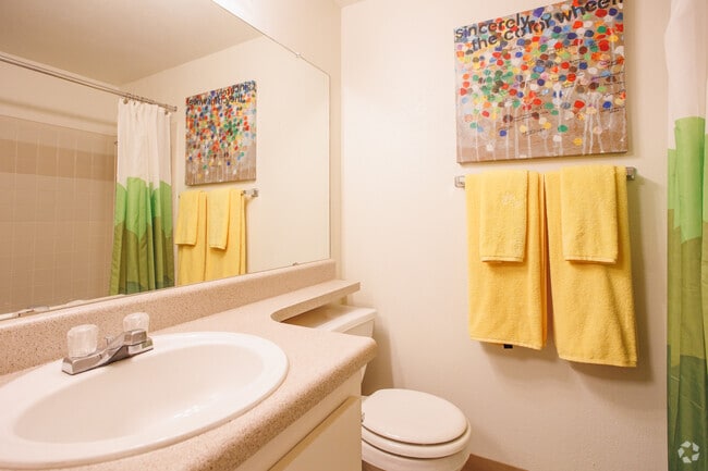 1BD, 1BA Loft - 475SF - Primary Bathroom