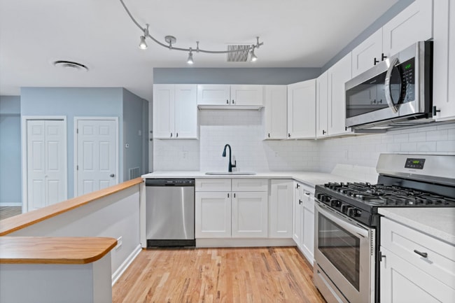 Photo - 2900 N Damen Ave Unit 1F