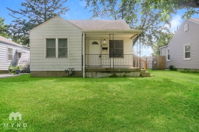 Building Photo - 2021 N Drexel Ave Rental
