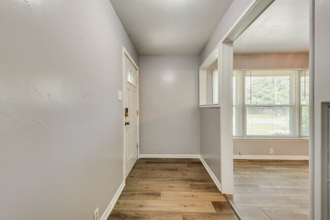 Photo - 1014 W Belden St