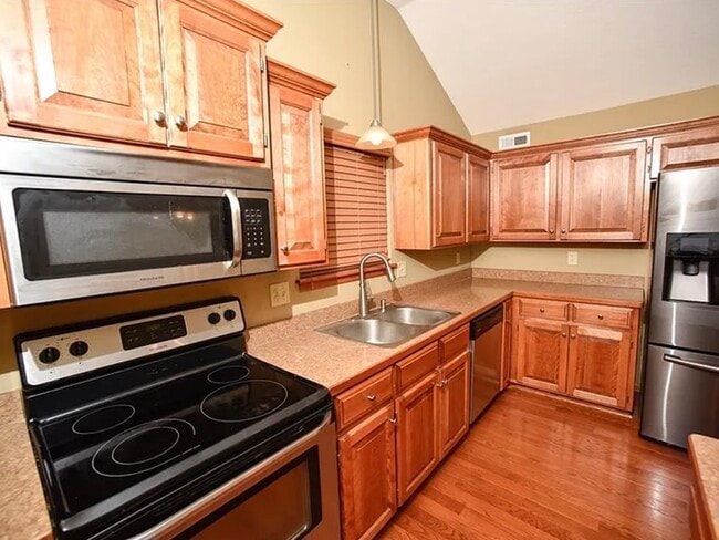 Photo - 544 N Old Mill Rd