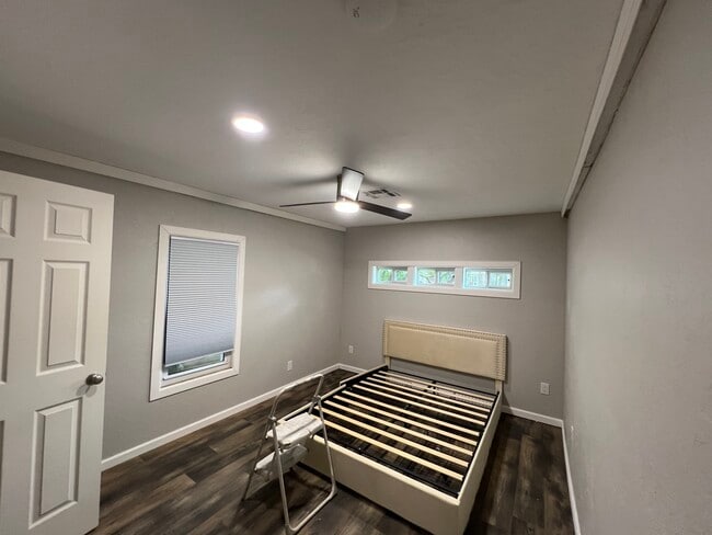 New Bedroom - 2129 W Sherwood Ave
