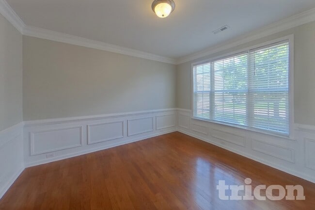 Photo - 527 W Saddletree Dr