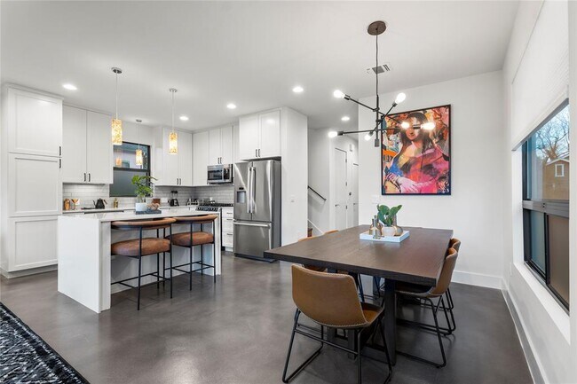 Photo - 1105 E 12th St