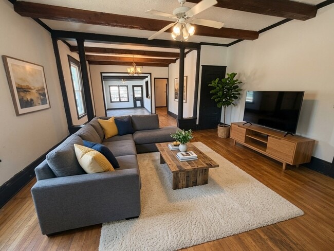 Photo - 231 E 16th St