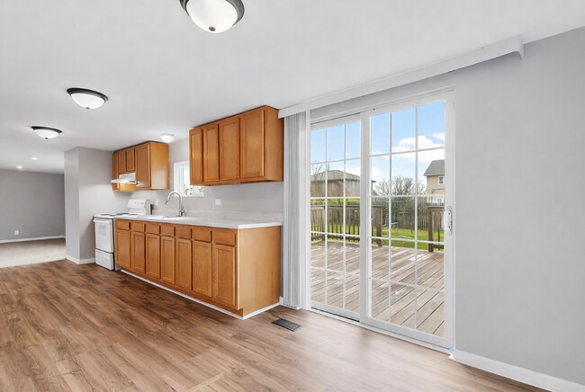 Photo - 725 S Spencer Rd