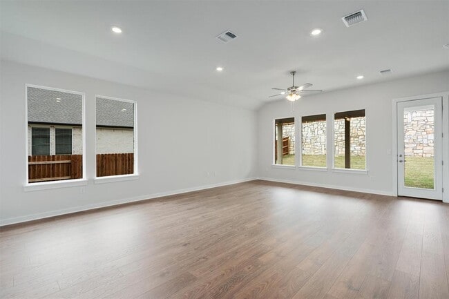 Photo - 305 Barton Run Dr