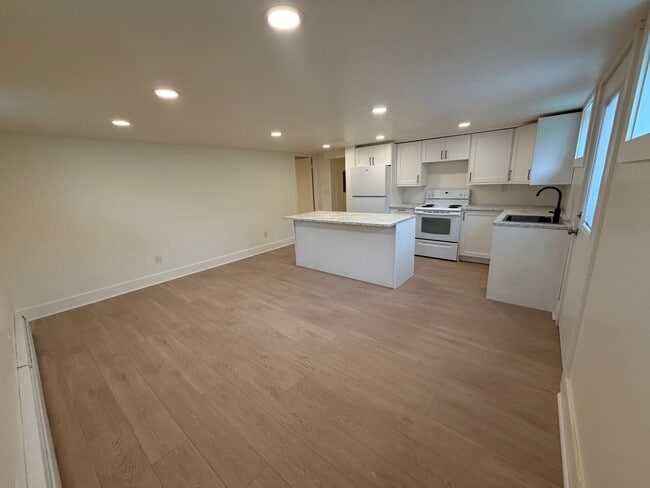 Photo - 264 E 4800 S