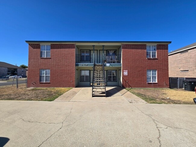 Building Photo - RENT REDUCTION - AVAILABLE NOW! Unit 3407 Hereford Lane - A